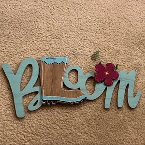 Bloom Wall Decor with Boot and Flower Design